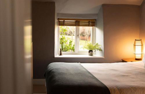 Charlotte's Cottage, a Charming Cotswolds Getaway - Photo 23