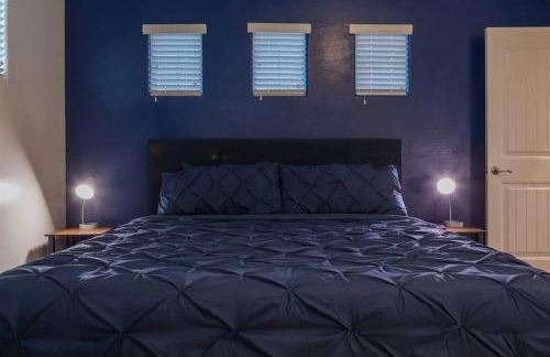 Gated townhouse with 2 suites, heated pool, hot tub - Photo 21