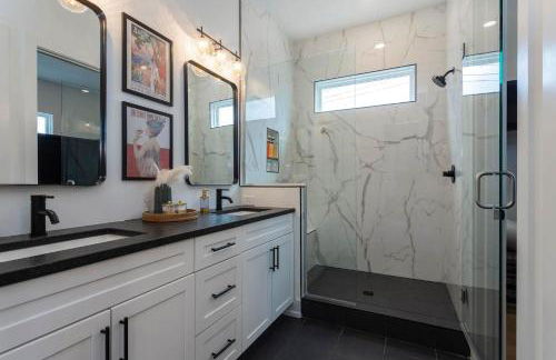 Rooftop Deck Hot Tub Fire pit Sleeps 10 - Foto 40