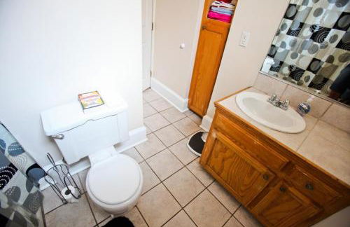 Near bustling Magazine St with bikes - Foto 11