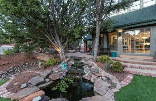 Luxe Boutique-Style Home w/Indoor Hot Tub - Foto 41