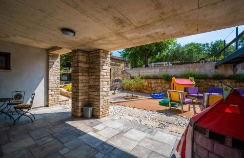 LUXURY VILLA ON SPACIOUS PRIVATE PROPERTY - Photo 52