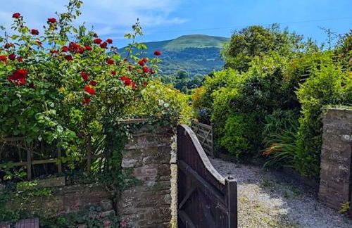 Beautiful 5 bedroom house with hot tub & fire pit - Foto 16