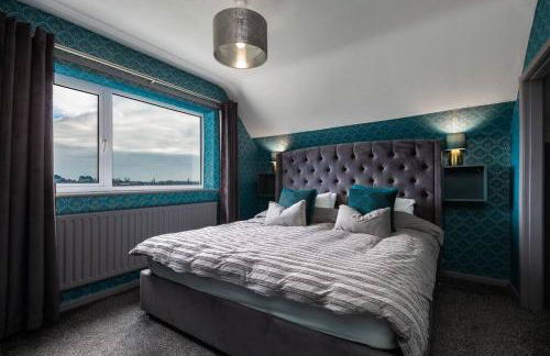 City home with parking and garden- pet friendly - Photo 59