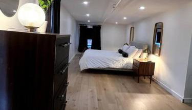 King Bed, The Phenix Historic Hotel, Spacious, Room # 406 - Foto 5