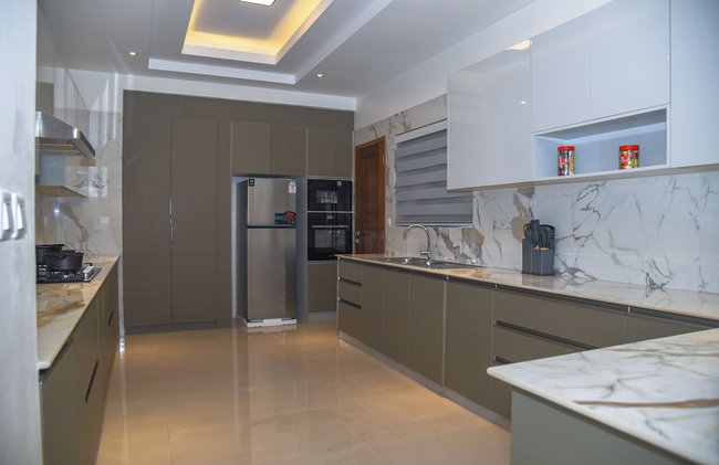 Mira Heights Suite & Conferencing - Photo 11