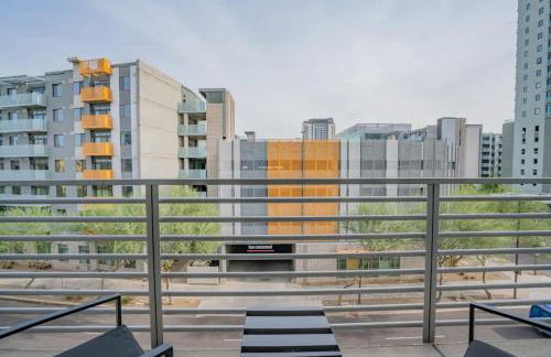 Modern 2BD DT - Balcony, Gym, W-D, Parking - Sleeps 8 - Photo 36