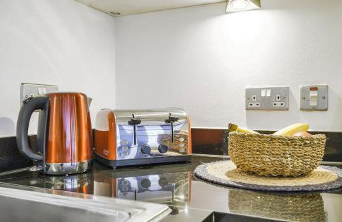 Elegant 2-Bedroom Apartment with Balcony - Foto 14