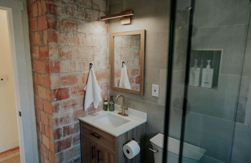 The Charlotte House With Soaking Tub, Arcade Game, Firepit - Foto 26