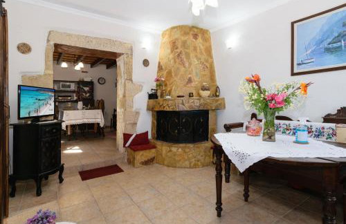 Casa Vasilia Traditional Home - Photo 40