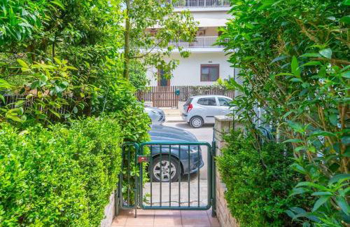 The HostMaster Ethnic Touch Feel Studio - Photo 13