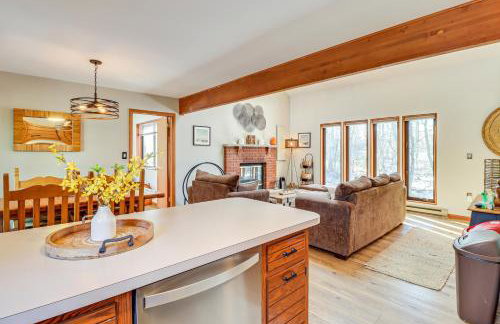 Private Spa, Fire Pit and Deck Poconos Home! - Foto 14