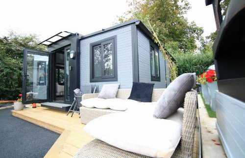 Sunset Retreat Cabin, Private Hot Tub with Mini Cinema Projector & Garden views - Foto 79