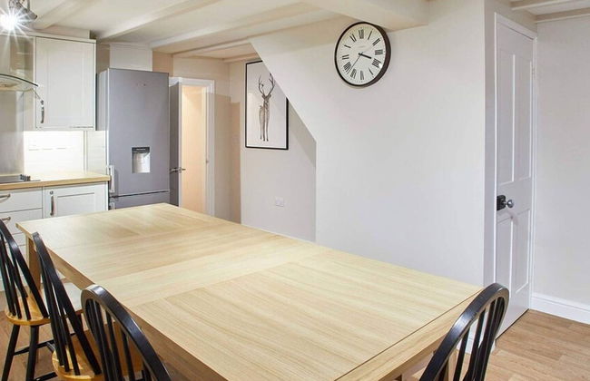 Host Stay Middle Farmhouse - Photo 11