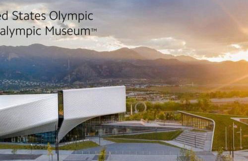 Rustic cabin charm w/ hot tub, arcade basketball - Foto 27