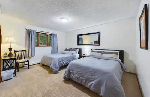 Updated Duplex with Mountain & Filtered Water View - Foto 20