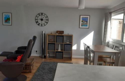 The Getaway - Modern 2 Bedroom Brixham Bungalow with sea peeps - Photo 11