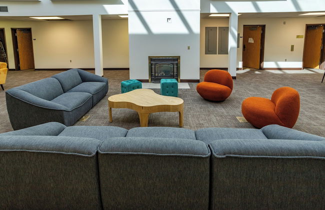 Brewster Hall - Photo 14