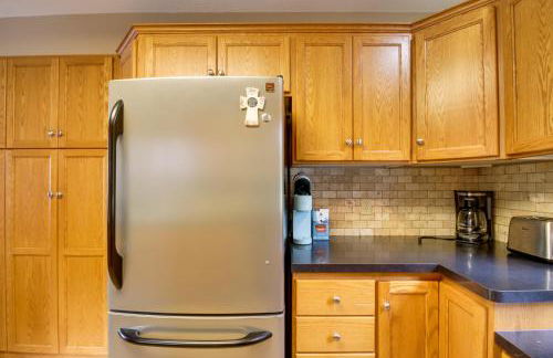 Sandy Beach Family Getaway with Fire Pit and Deck! - Foto 12