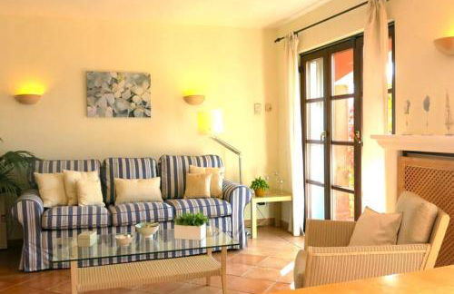 Apartamento en el Puerto de Sóller con gran terraza privada y vistas al mar. Piscina comunitaria. Localizado en un zona tranquila y muy soleada. Wifi gratis disponible. Parking. - Foto 9