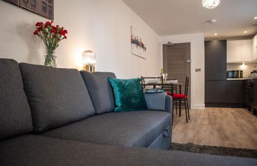 Welcome - BUSINESS or PLEASURE! Southampton 'City Vibes' # Stylish Apartment with Outdoor Courtyard! 1-4 Guests BOOK YOUR CITY BREAK or PRE-CRUISE STAY! CLOSE TO MAYFLOWER THEATRE, UNIVERSITIES, CRUISE TERMINALS, HOSPITALS & SHOPS! - Photo 14