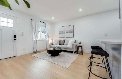 Brand New Apt w Parking Blocks from Downtown- D - Foto 7