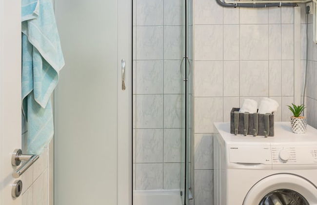 Bright 2BDR Apt near Main Bus Station-FREE PARKING - Foto 12