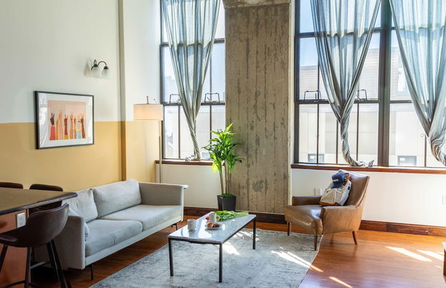 Sosuite 2BR Apt w W/d, Gym, On-site Restaurant - Photo 1