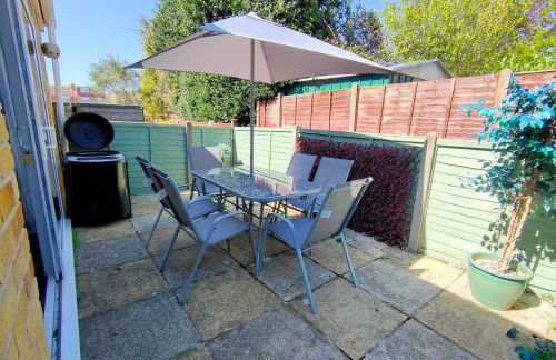 Alverstoke Manor - family home with pool table - Photo 27