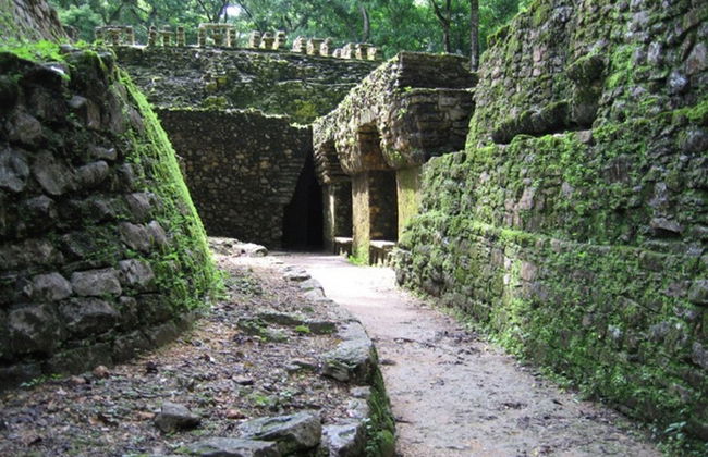 Archaeological Zones Bonampak and Yaxchilan - Foto 3