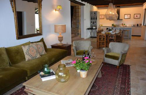 Masia La Morera autenticidad renovada 100 porcien a 10 minutos de Sitges en coche 12 huespedes Piscina Aire Aconc 6 Suites Apertura 15 Julio 2025 - Foto 20