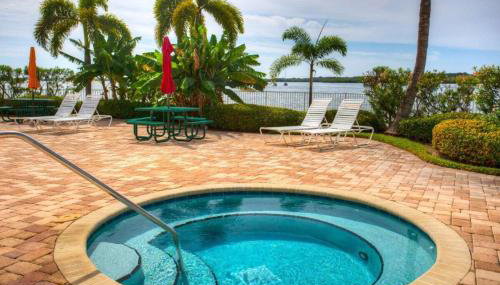 Bayview Oceanside Condo with Pool and Private Balcony - Foto 4