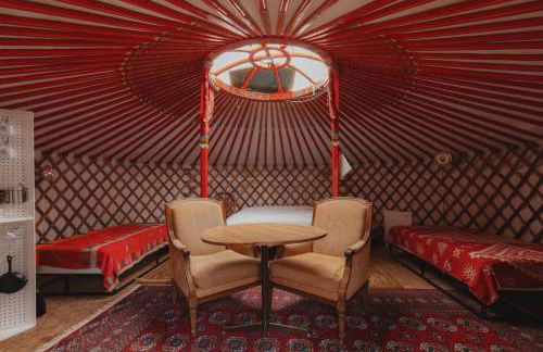 Mongolian yurt at a nature retreat - Foto 2