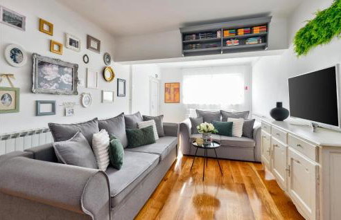 3 Bedroom Cozy Home In Gornje Plavnice - Foto 4