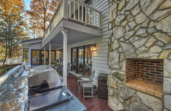 Lakefront Home Private Dock, Tiki Bar, Firepit Shore to Please by Avantstay - Foto 41