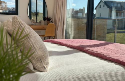 Still Waters - Luxury Lakeside Retreat with Hot Tub - Photo 37