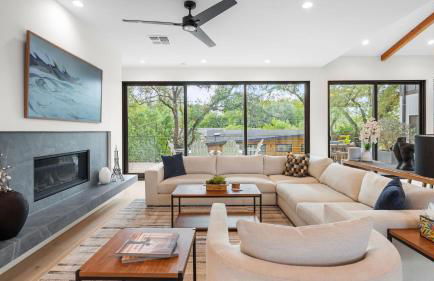 Modern Oasis w Pool Hot Tub Rooftop Deck Home Theater Mariposa Retreat by AvantStay - Foto 9