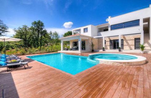 Villa Onyx for 12 people near Porec with 65 private pool and jacuzzi - Photo 10