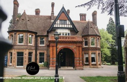 AC & Private Drive Stylish 4BR 5 Beds 8 Guests Wifi And Parking - Photo 64