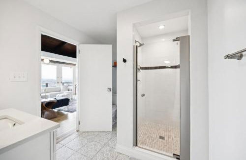 Mt Adams Lookout with Best City View and Parking - Foto 54