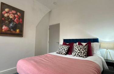 Spacious 3BR Home in Runcorn | Sleeps Large Groups - Foto 12