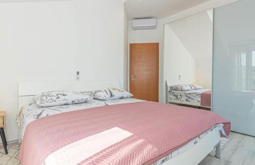 Villa Maria with Outdoor Pool - Foto 8