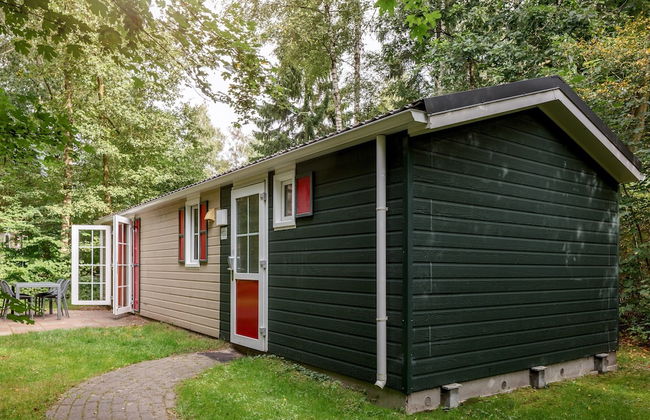 Cosy Chalet With Combi-microwave, Next to a Nature Reserve - Foto 1