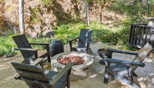 Modern Organic Home with Backyard Creek near State Park - Foto 2