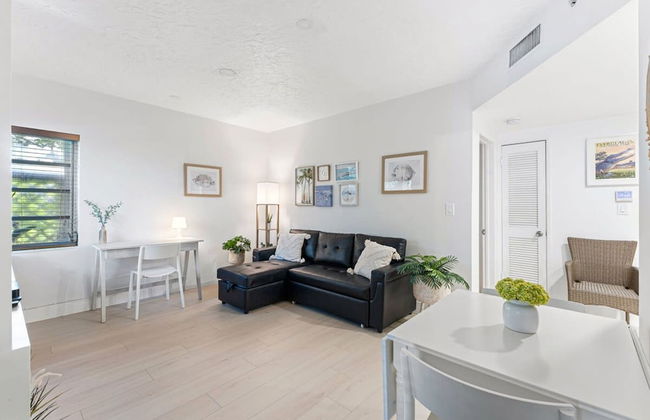 Welcoming Airbnb Walkig Distance to Las Olas Blvd - Photo 5