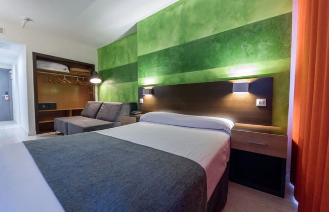 Apartamentos Recoletos - Photo 30