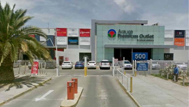 Entrance to the outlet