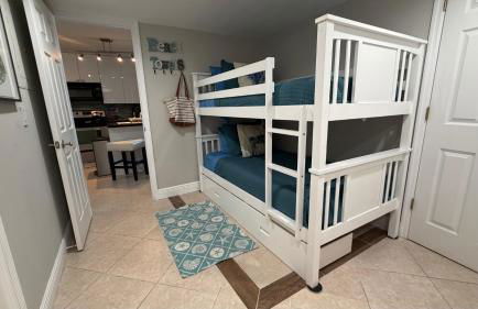 Beachfront paradise Ocean Village Golf Tennis Several heated pools Tiki bar Pickleball insite sports bar and restaurant and much more - Foto 9