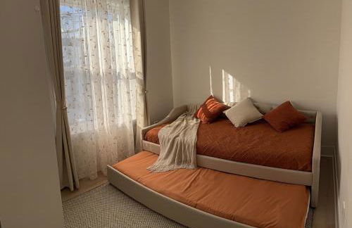 Stylish 3BR Revere Home Sleeps 8 Near Boston, Revere Beach and Airport - Foto 23