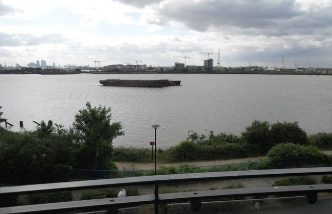 2 bed Riverview Bridge House Apartment - Foto 46